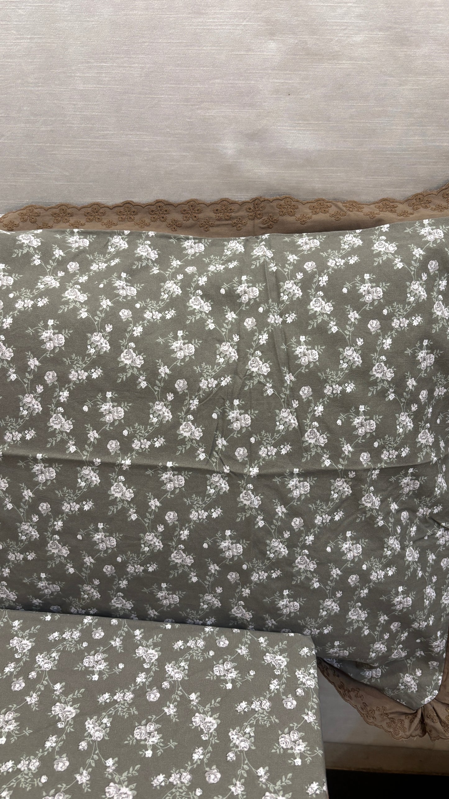 Frilly King Size bedsheet