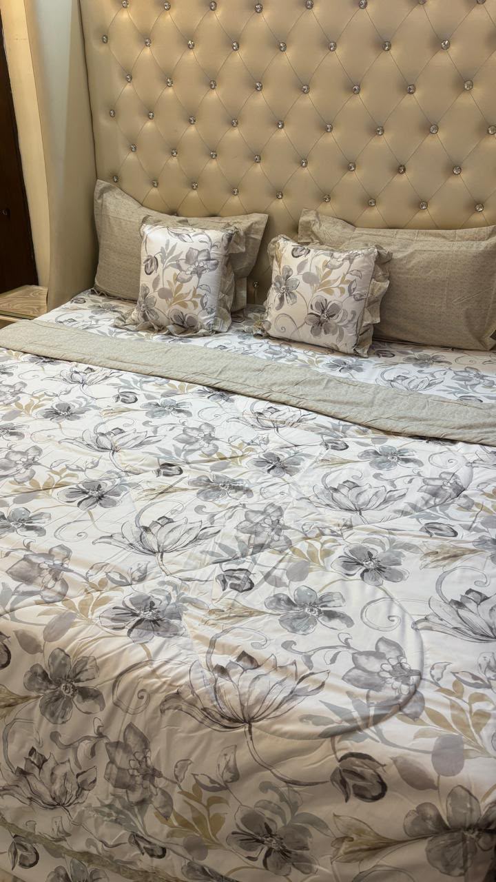 Digital Print Reversible Comforter Set – 6 Pieces