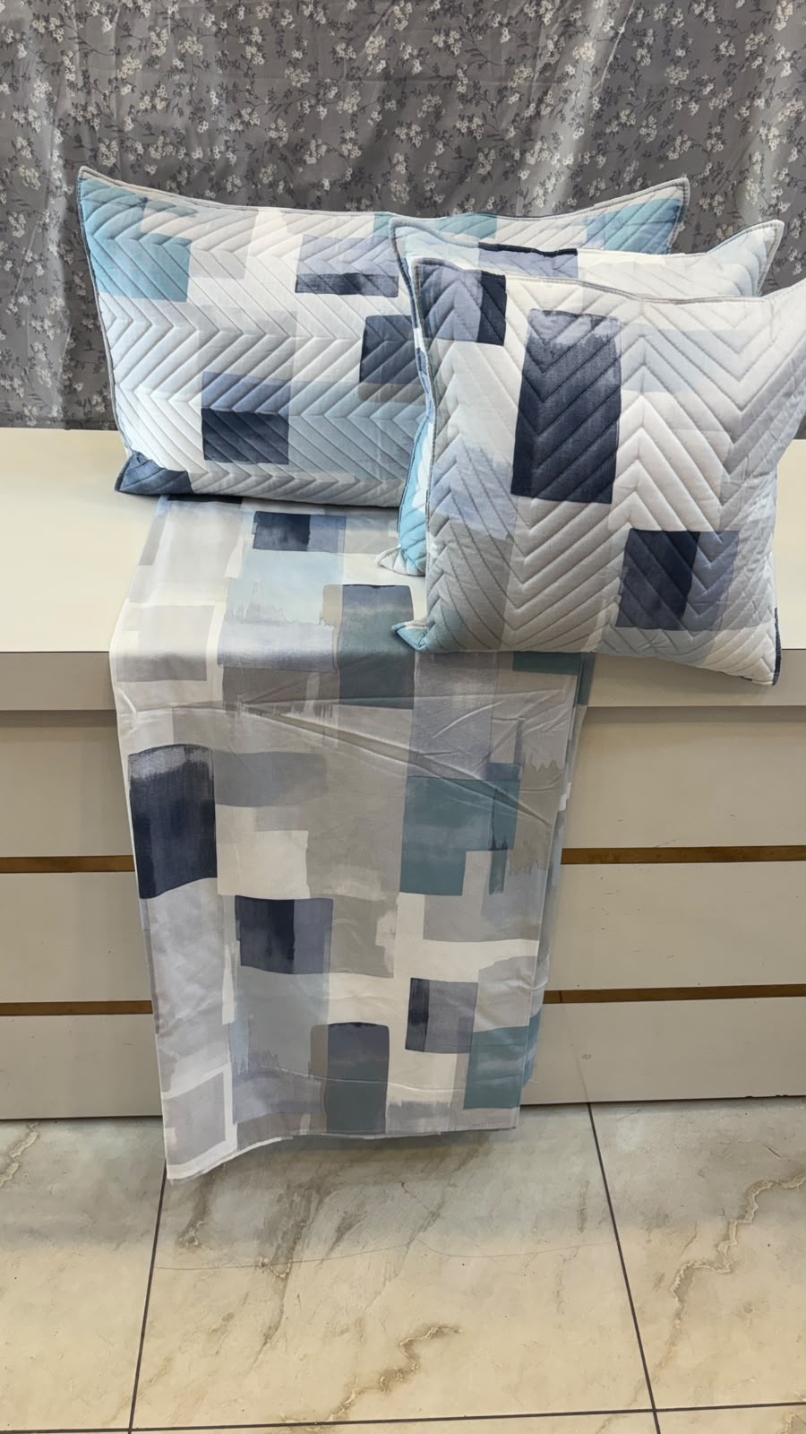 Premium Floral & Stripe 100% Pure Cotton Super King Size Bedsheet Set with Quilted Pillow & Cushion Covers
