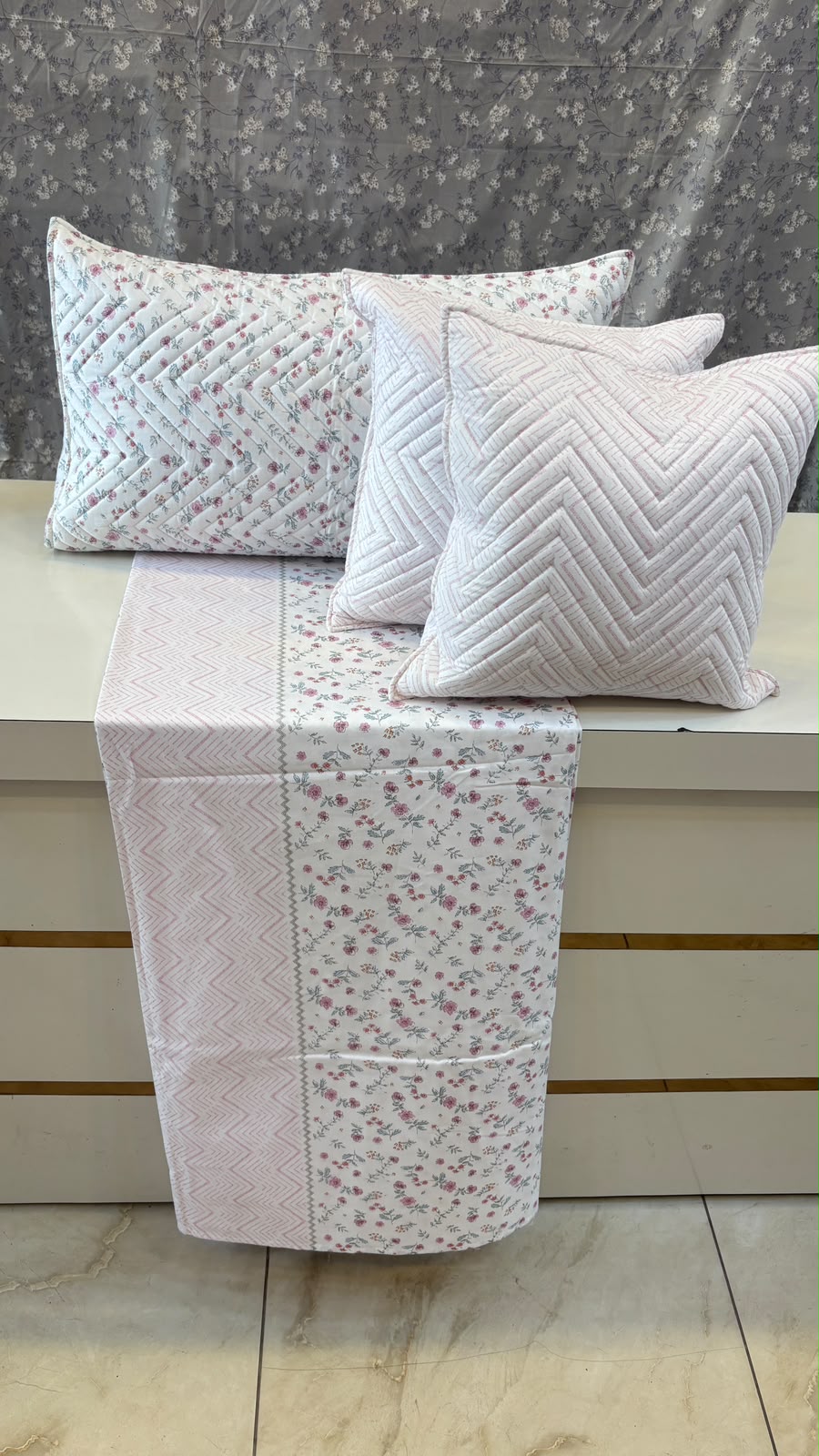 Premium Floral & Stripe 100% Pure Cotton Super King Size Bedsheet Set with Quilted Pillow & Cushion Covers