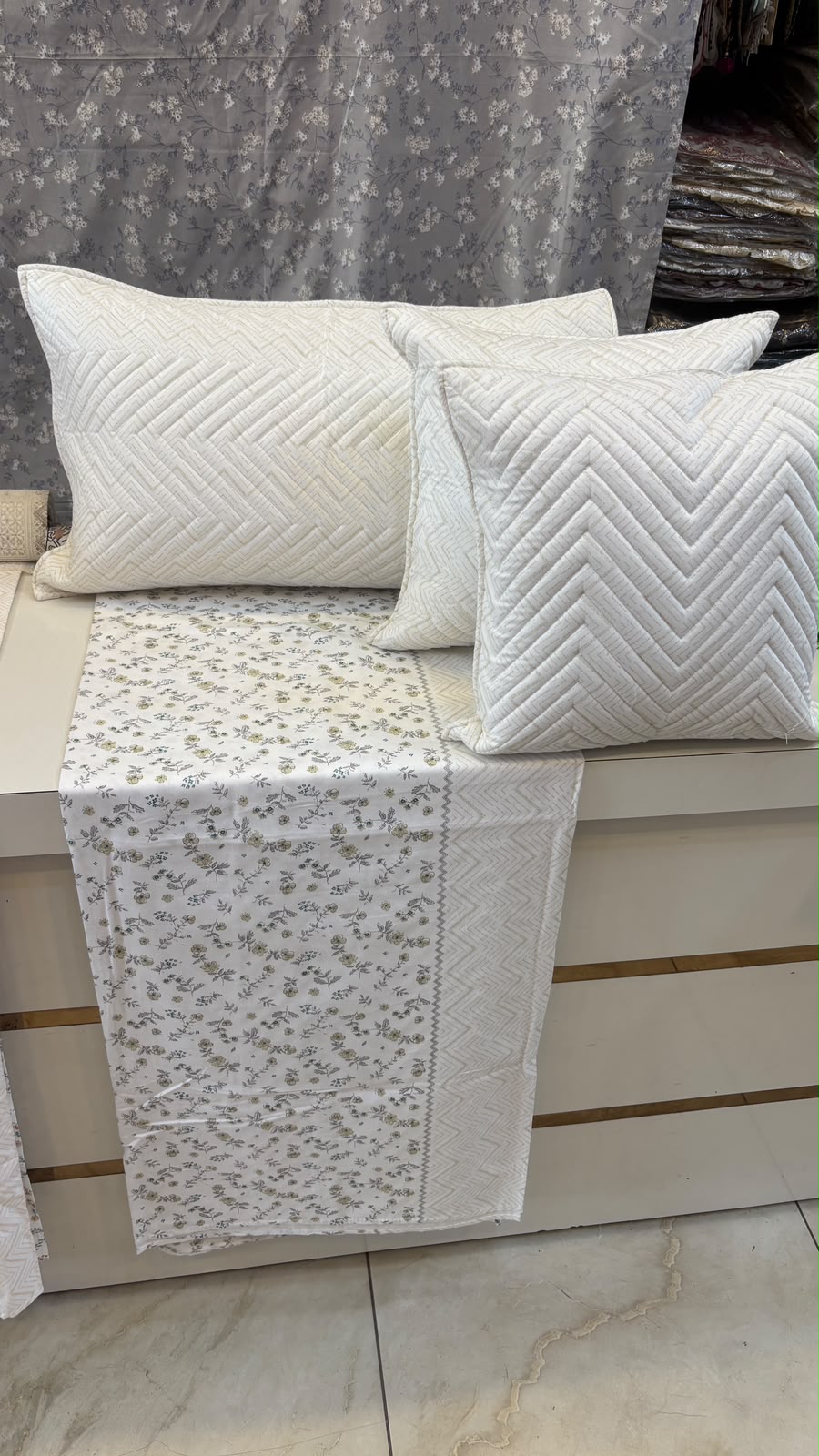 Premium Floral & Stripe 100% Pure Cotton Super King Size Bedsheet Set with Quilted Pillow & Cushion Covers