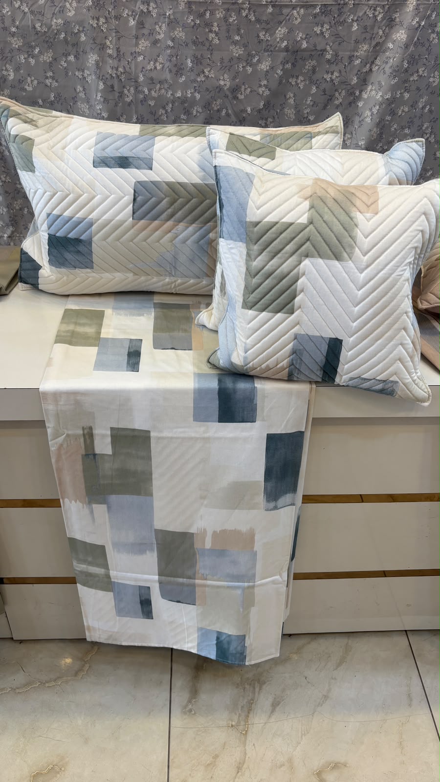 Premium Floral & Stripe 100% Pure Cotton Super King Size Bedsheet Set with Quilted Pillow & Cushion Covers
